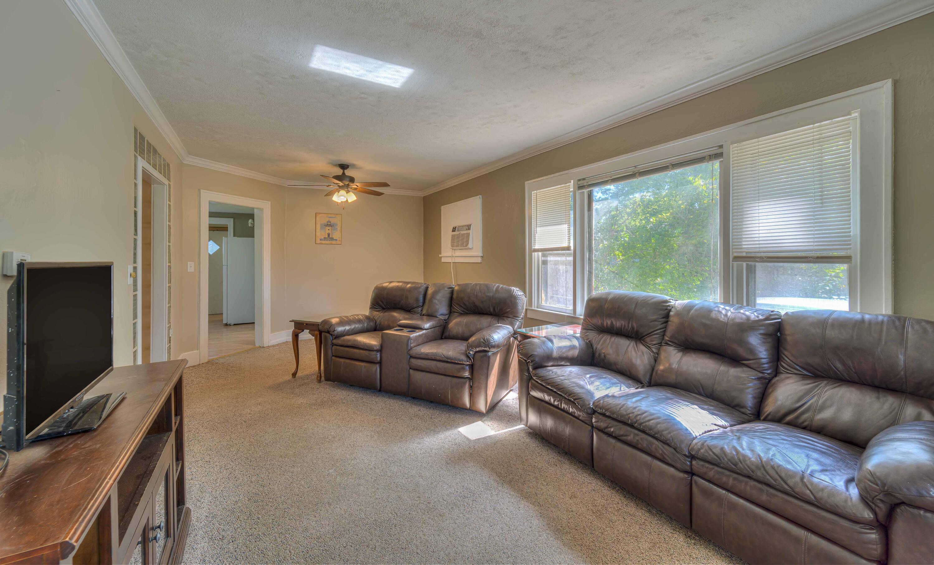 125 Ridgeway Street Jackson, MI 49201 - Photo 5 of 22 125 Ridgeway St 09