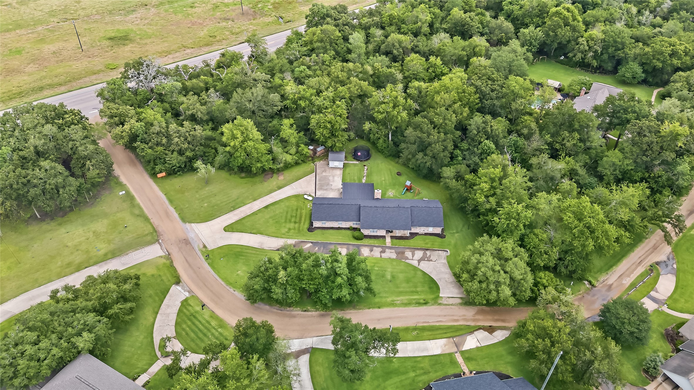 906 Standley Road Madisonville, TX 77864 - Photo 36 of 40 a aerial view of a house with a yard and lake view