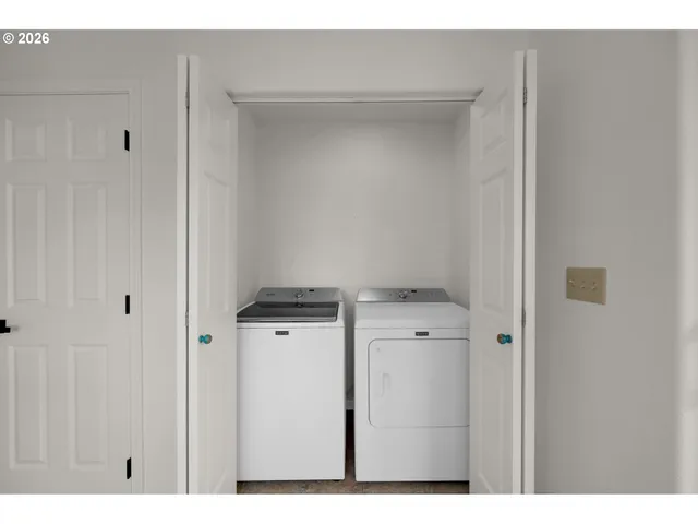 $440,000 | 88081 9th Street, Veneta, OR 97487