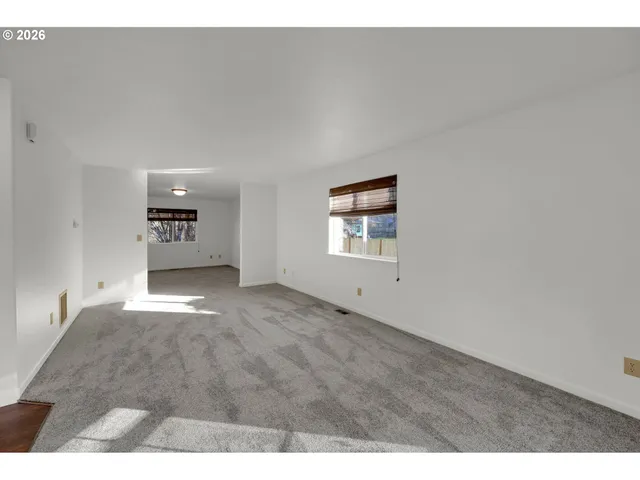 $440,000 | 88081 9th Street, Veneta, OR 97487