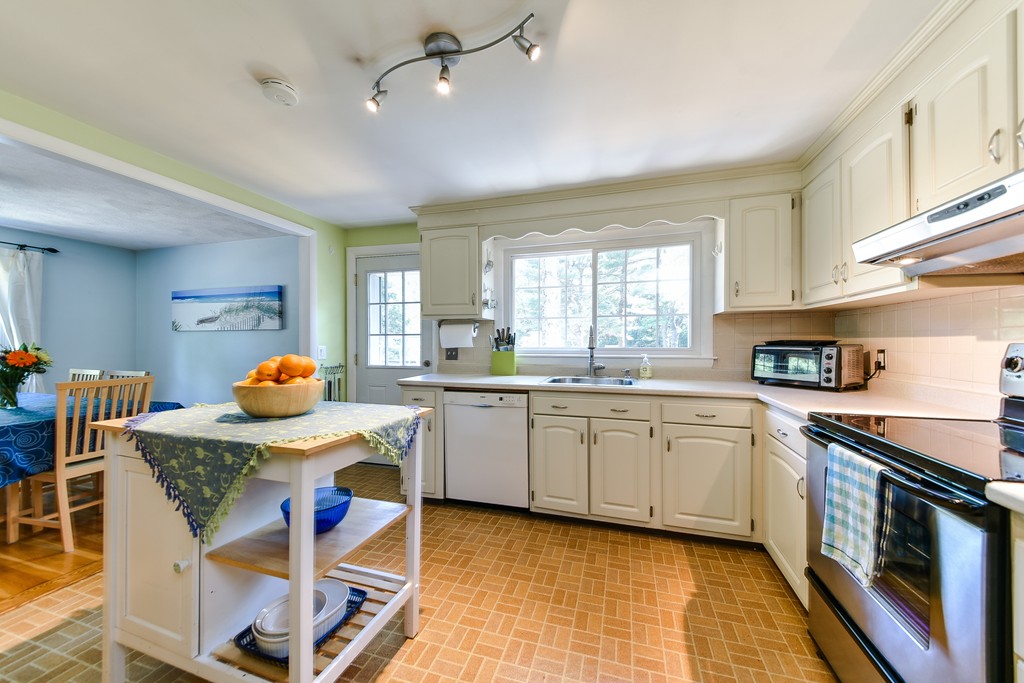20 Eaton Road Framingham, MA 01701 - Photo 8 of 30