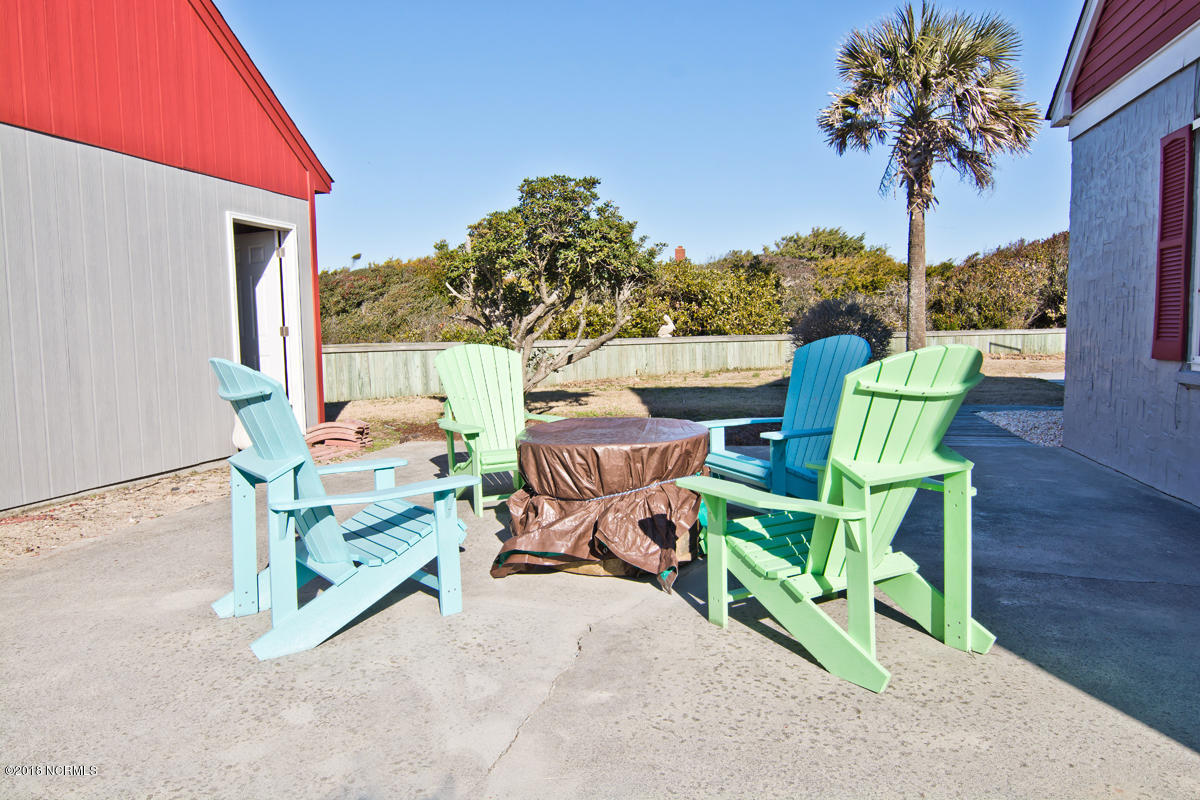 203 Hoffman Beach Road Atlantic Beach, NC 28512 - Photo 18 of 50 Great space for entertaining!
