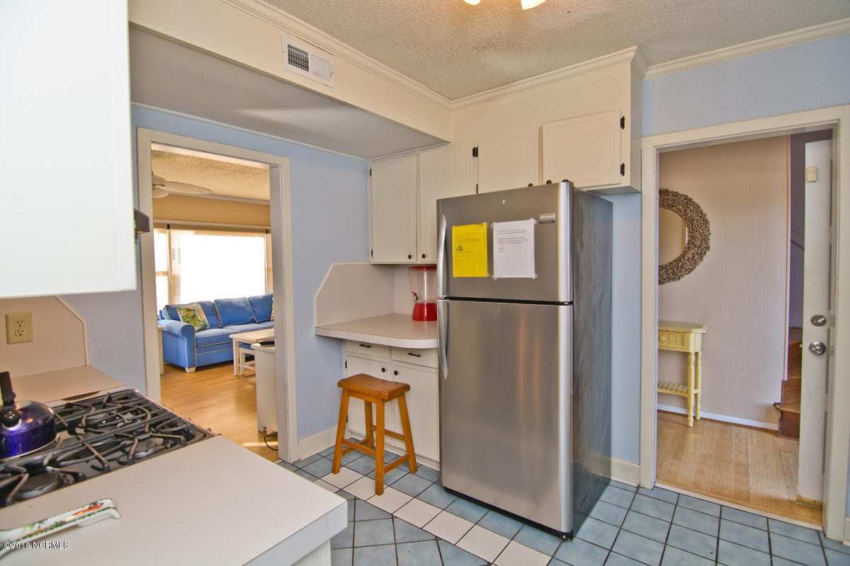 203 Hoffman Beach Road Atlantic Beach, NC 28512 - Photo 31 of 50 Kitchen