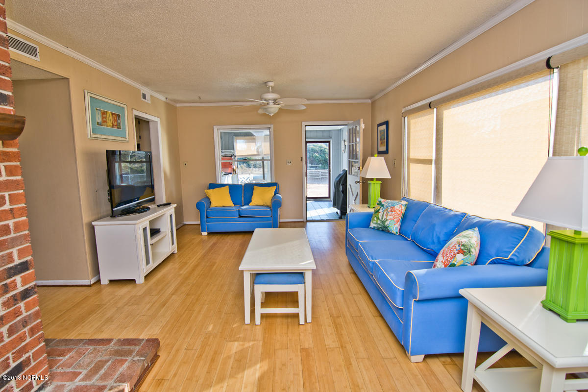203 Hoffman Beach Road Atlantic Beach, NC 28512 - Photo 32 of 50 Living Room