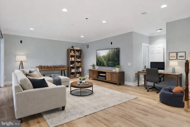 $3,400 | 42906 Bittner Square, Ashburn, VA 20148