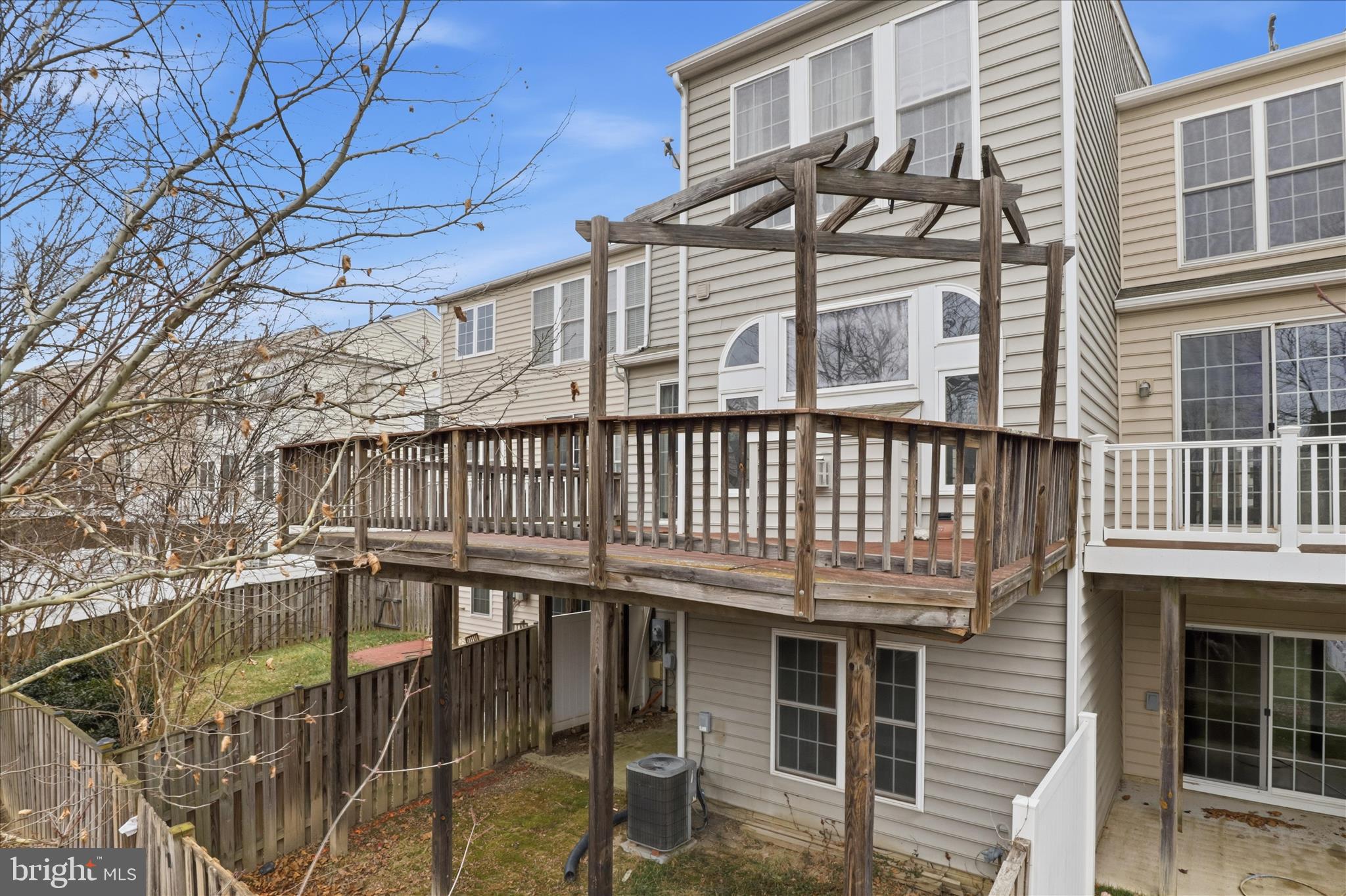 42906 Bittner Square Ashburn, VA 20148 - Photo 23 of 31 front view of a house with a balcony