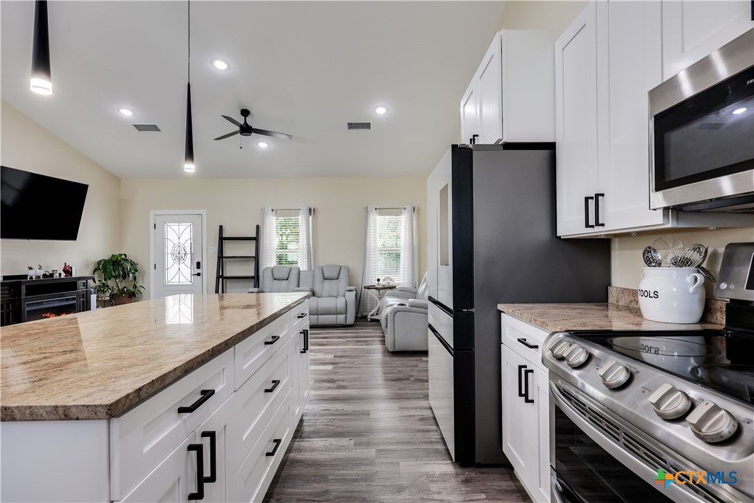 537 Lower Elgin Road Elgin, TX 78621 - Photo 13 of 45