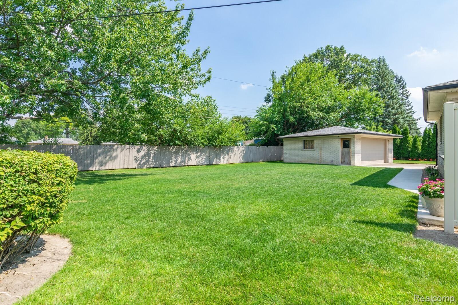 4879 Shell Court Warren, MI 48091 - Photo 24 of 25 24_DSC_7431_mls.jpg
