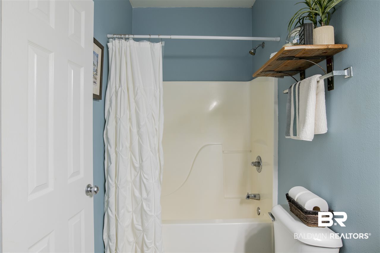 9378 Basse Street Elberta, AL 36530 - Photo 22 of 32 Bathroom 2