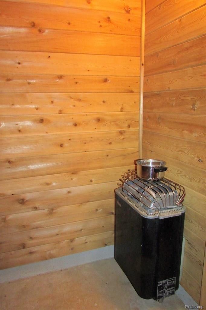 2846 Fenton Road Hartland, MI 48353 - Photo 25 of 33 Sauna