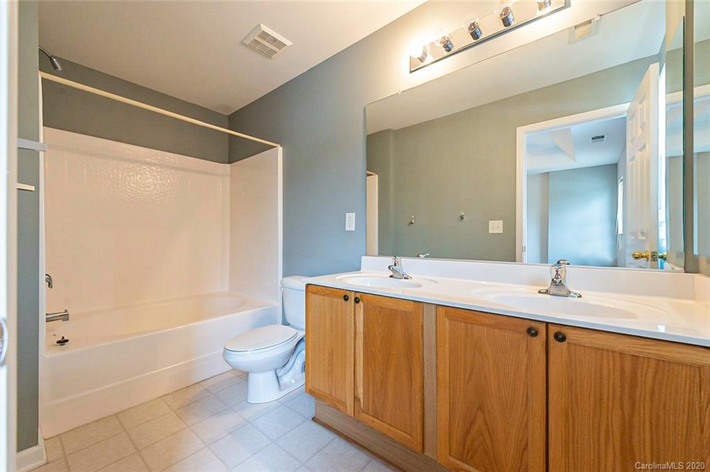 5048 Prosperity Ridge Road Charlotte, NC 28269 - Photo 4 of 20 Gallery Image 4