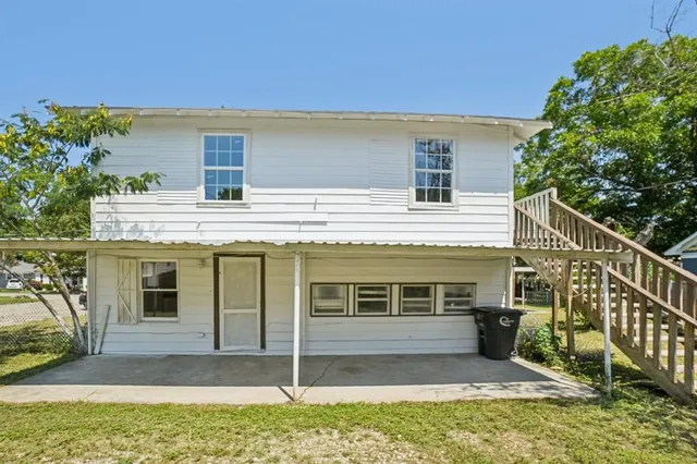 a house view with a outdoor space
