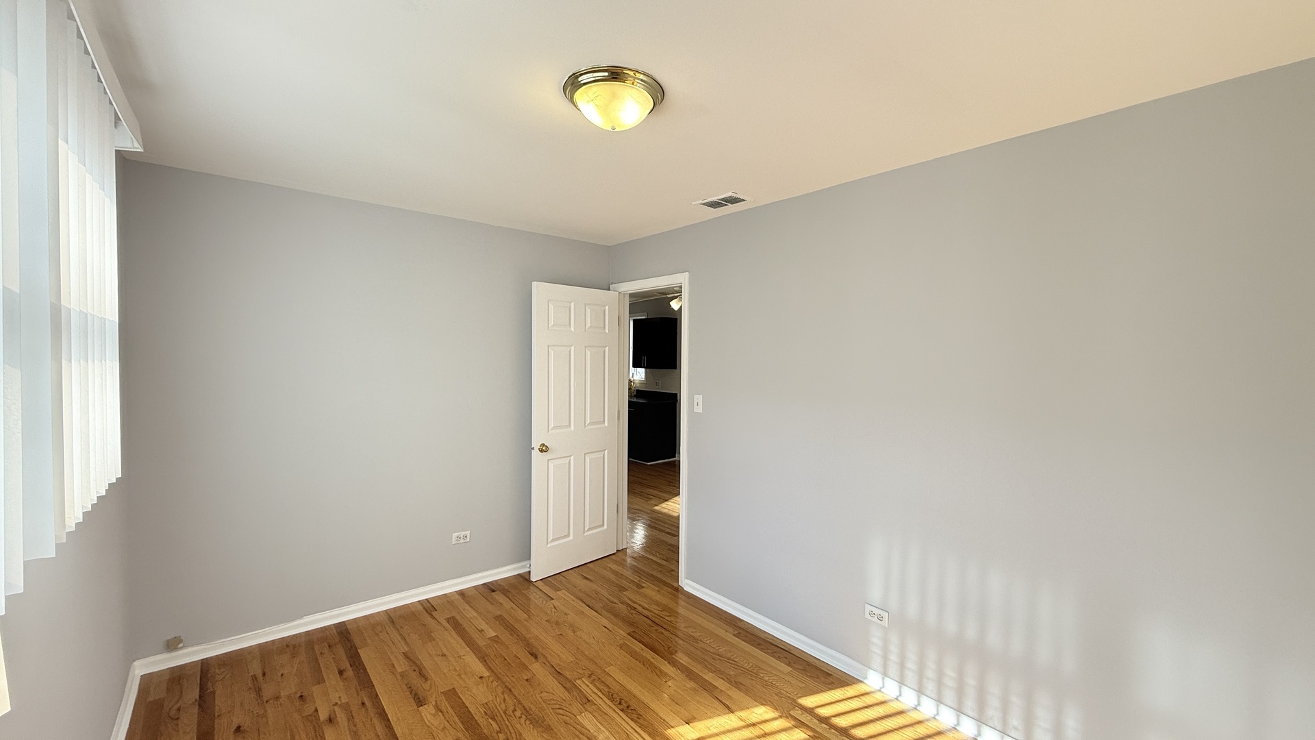 1078 North Hermitage Avenue, Unit 3 Chicago, IL 60622 - Photo 7 of 17 a view of an empty room