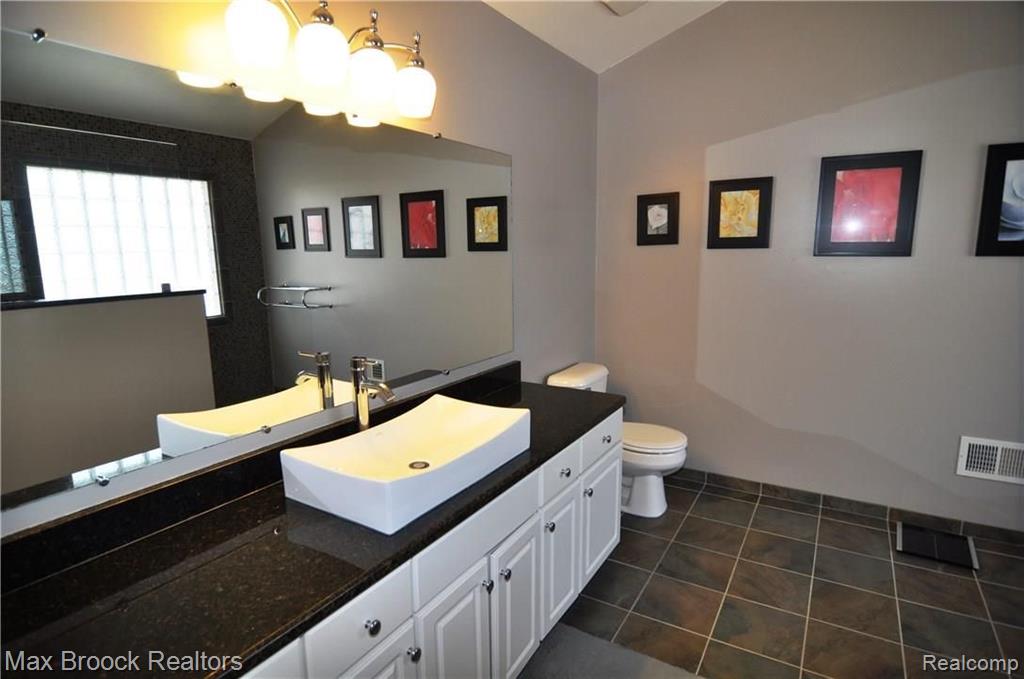 699 Twin Oaks Court Rochester Hills, MI 48307 - Photo 22 of 65