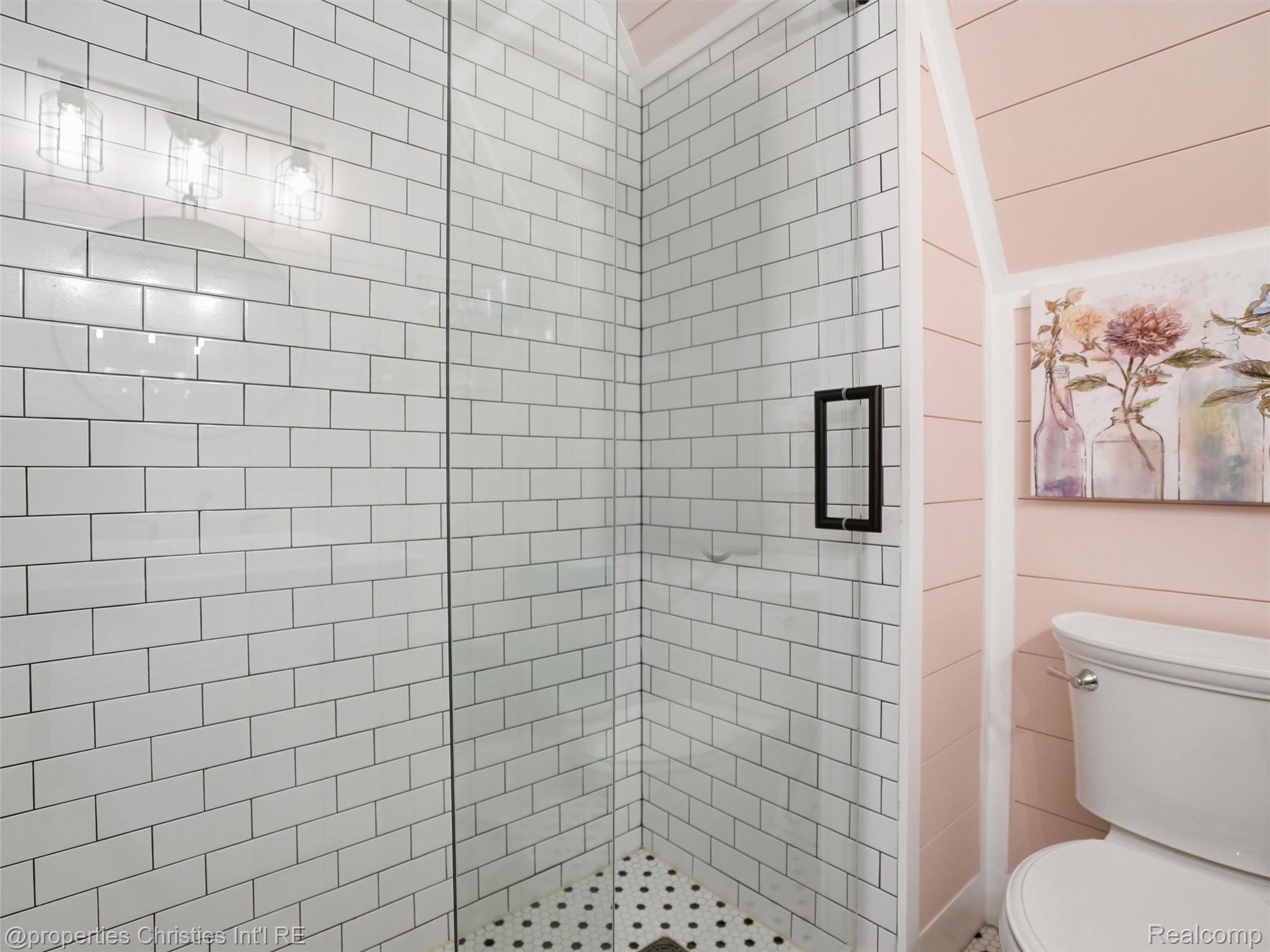 8645 Toma Road Pinckney, MI 48169 - Photo 35 of 65 Newly renovated bathroom with subway tile shower