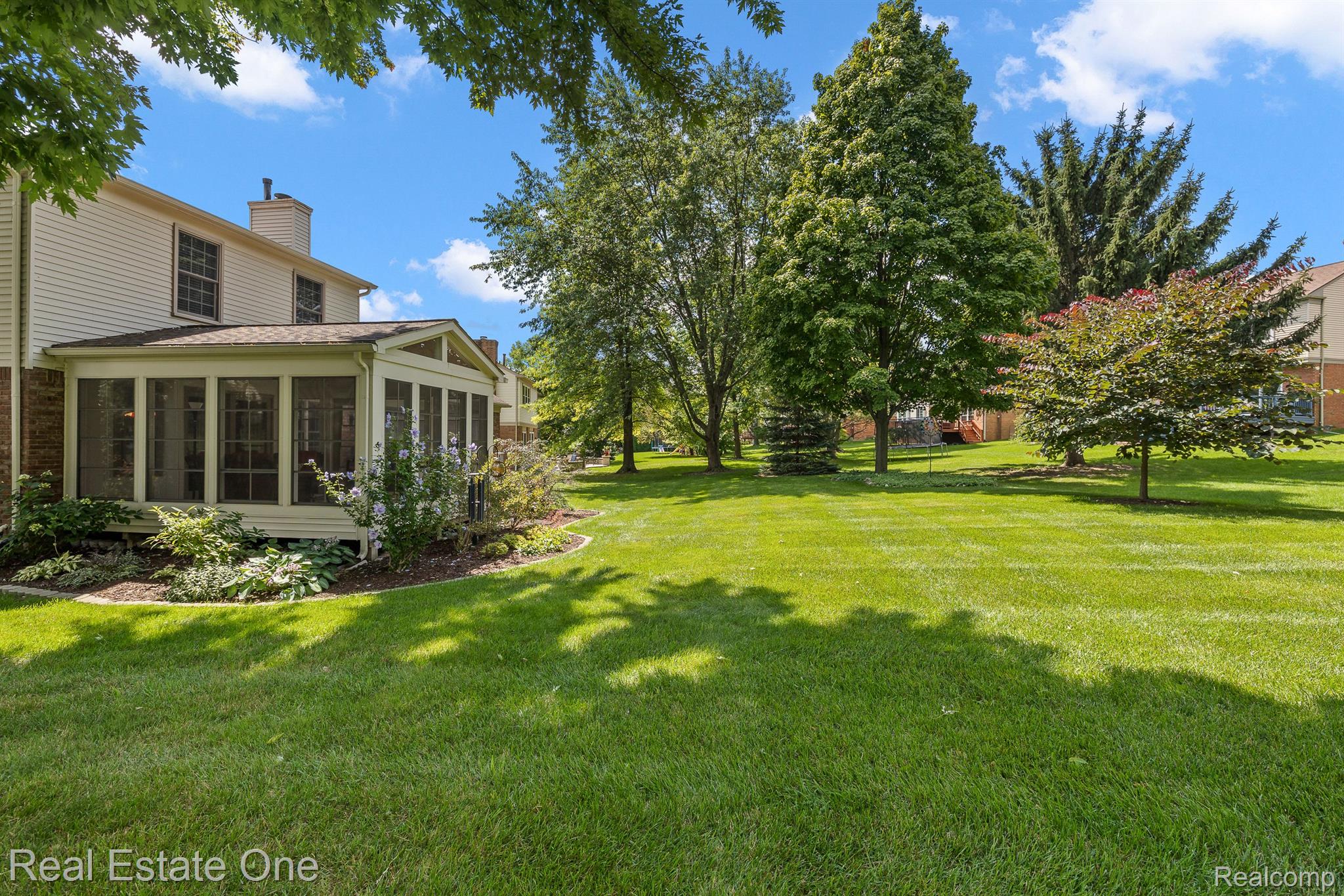 1272 Thames Drive Rochester, MI 48307 - Photo 30 of 37 Gallery Image 30