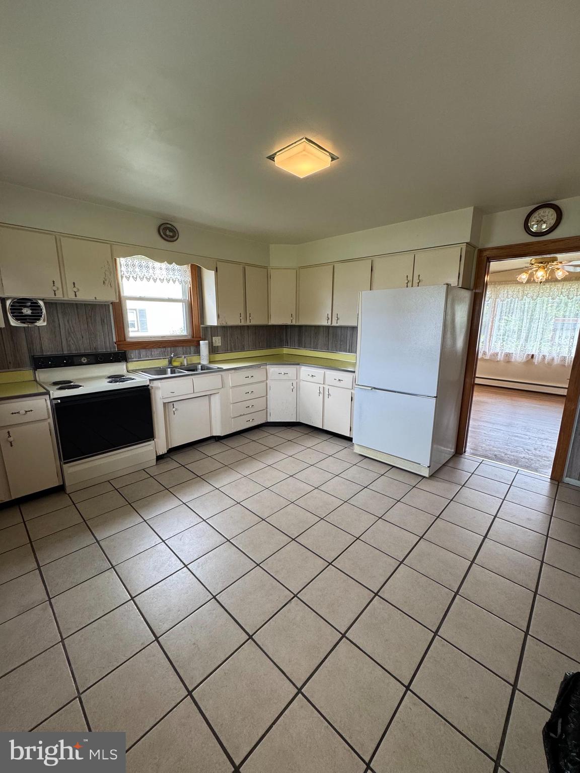 513 East Chestnut Street Hegins, PA 17938 - Photo 16 of 23