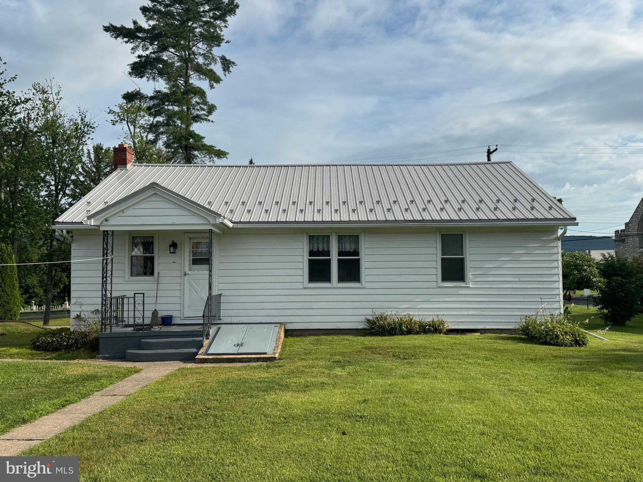 513 East Chestnut Street Hegins, PA 17938 - Photo 6 of 23