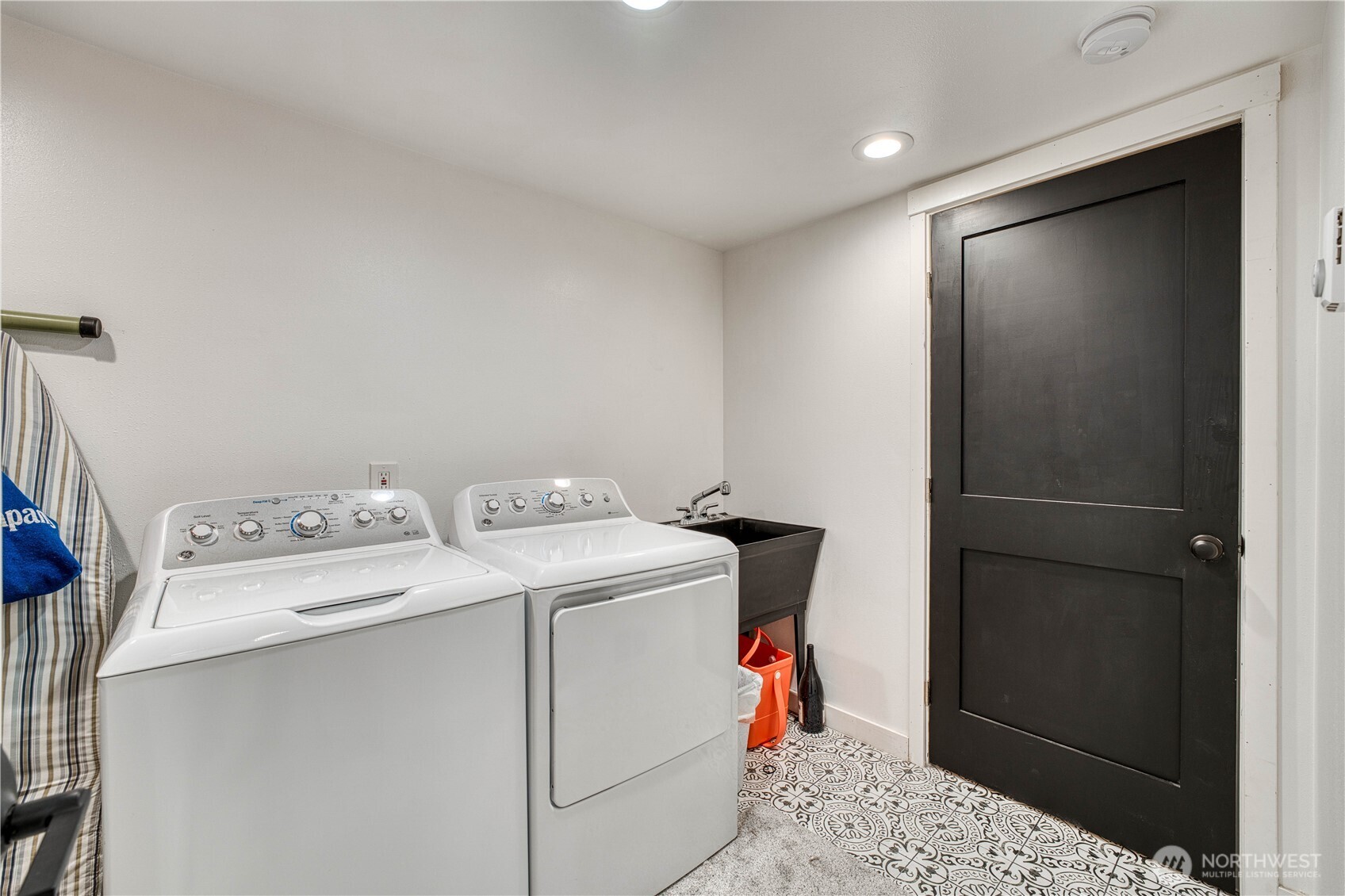 10536 Northeast 189th Street Bothell, WA 98011 - Photo 26 of 37 a utility room with dryer and washer