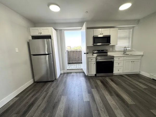 $1,200 | 189 East Merrimack Street, Unit 12, Lowell, MA 01852