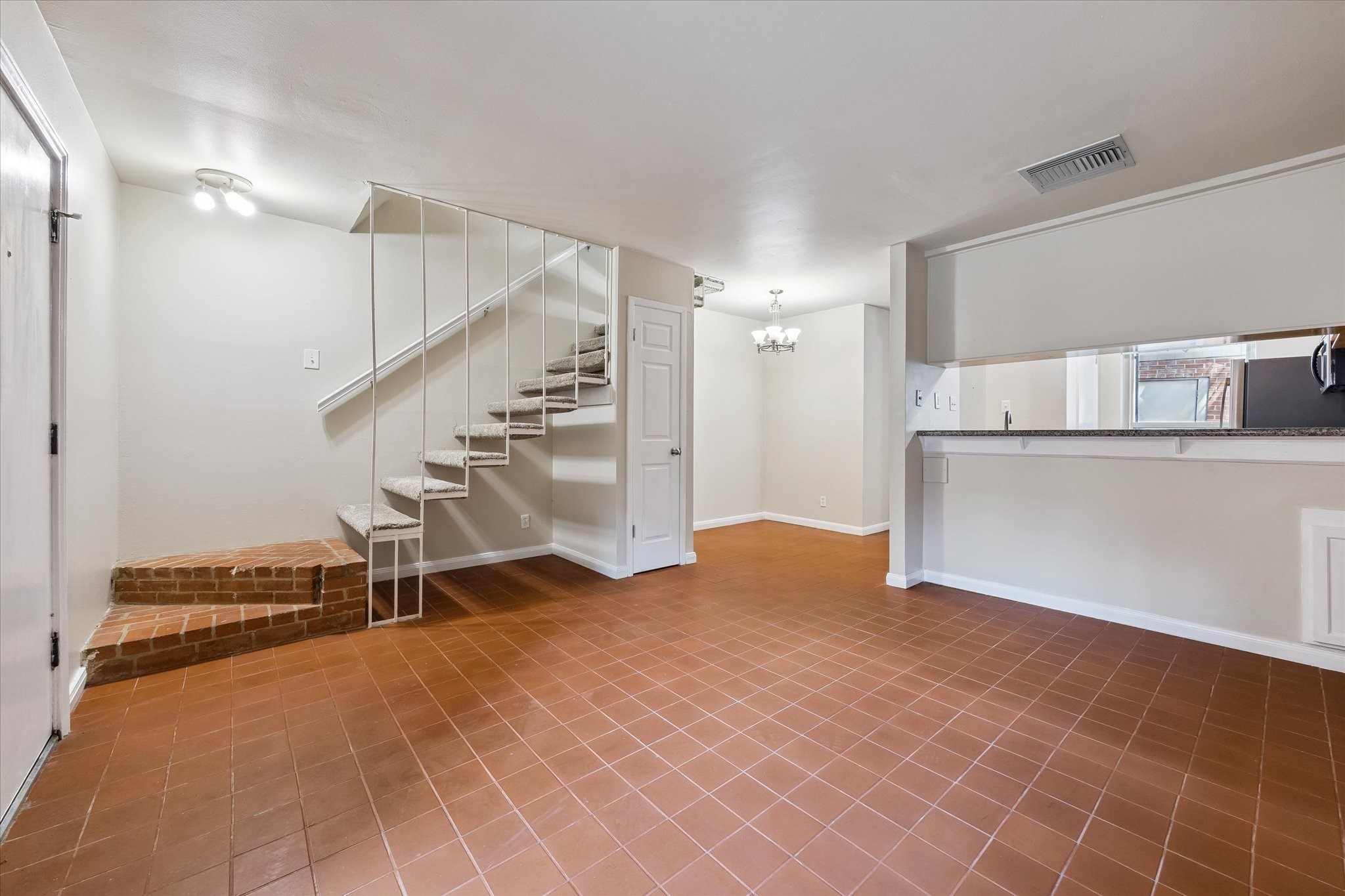 1205 Autrey Street, Unit 9 Houston, TX 77006 - Photo 4 of 32 Living room with tile flooring.