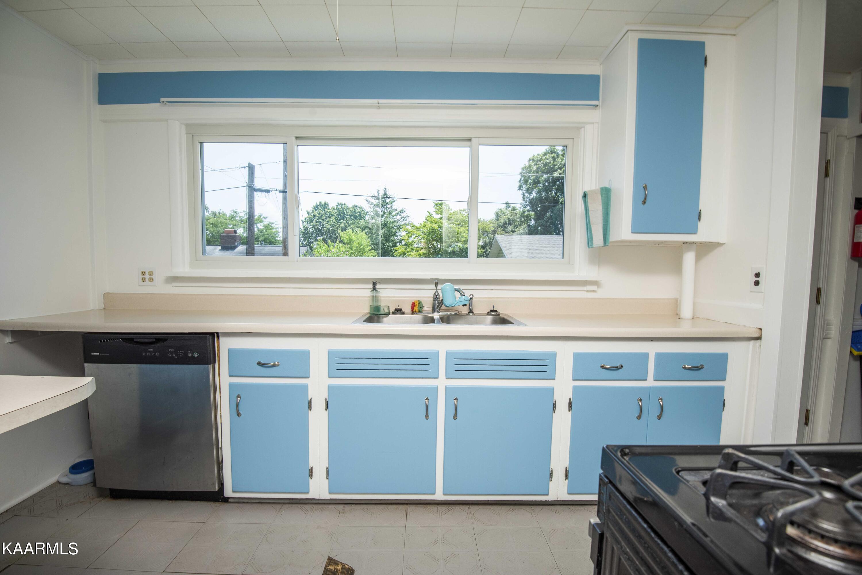 104 West Malta Road Oak Ridge, TN 37830 - Photo 18 of 41 kitchen 5_1