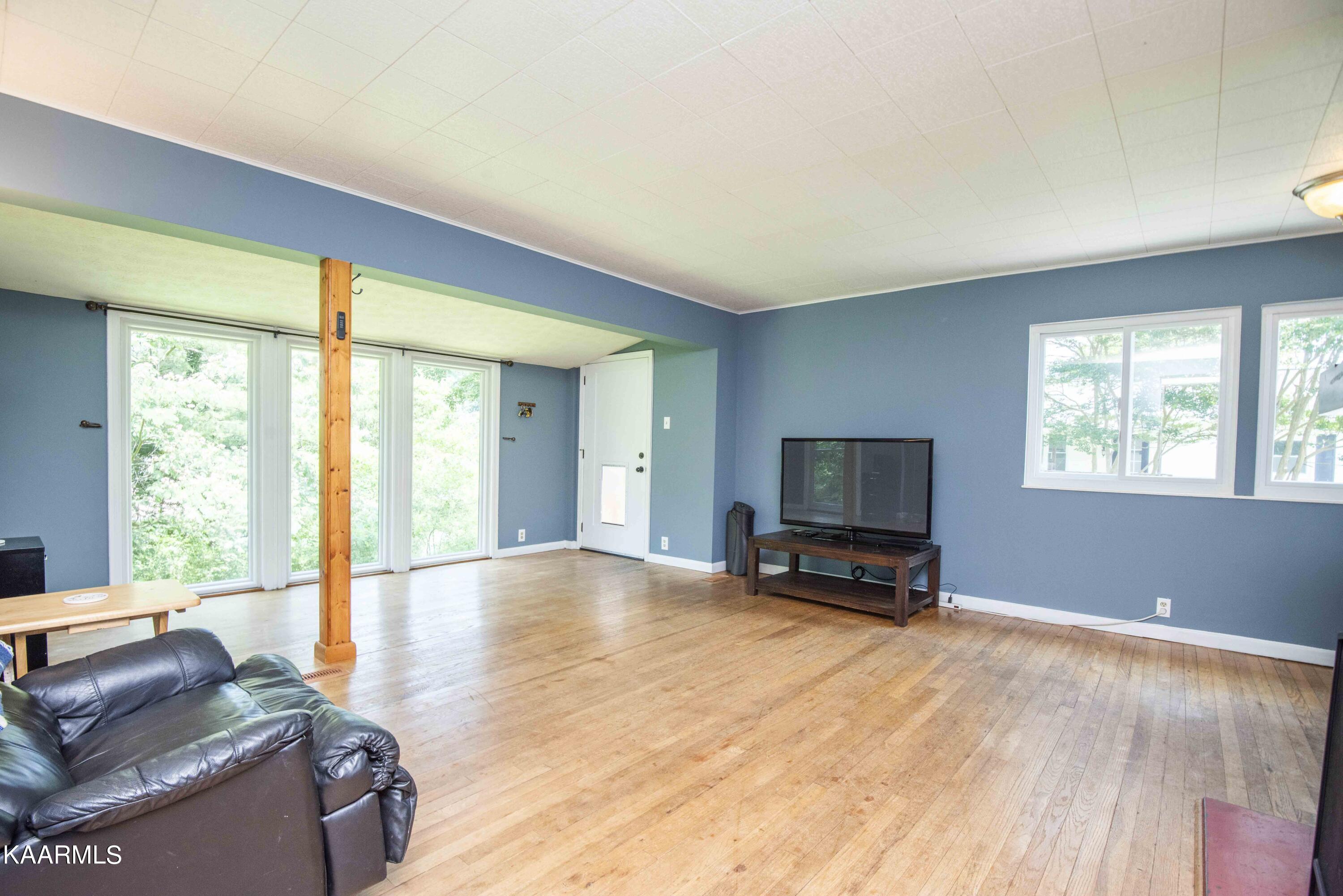 104 West Malta Road Oak Ridge, TN 37830 - Photo 5 of 41 living 5_1