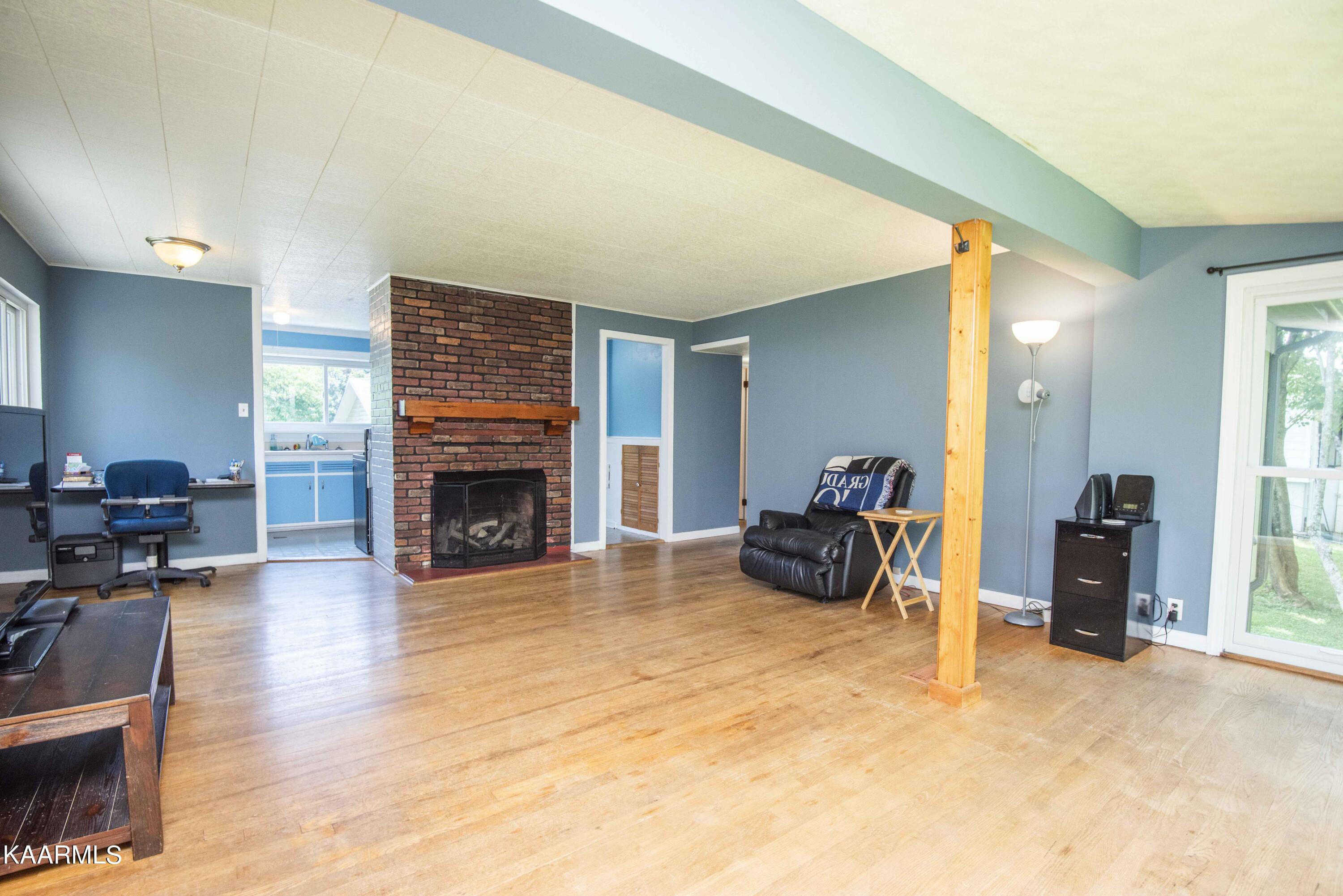 104 West Malta Road Oak Ridge, TN 37830 - Photo 8 of 41 living 2_1