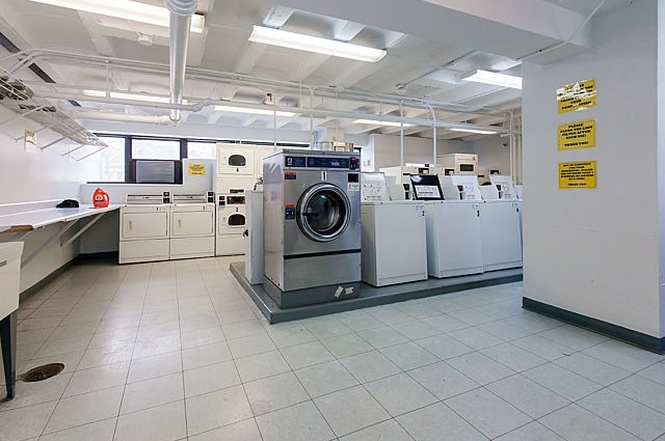 6030 North Sheridan Road, Unit 602 Chicago, IL 60660 - Photo 12 of 14 a utility room with dryer and washer