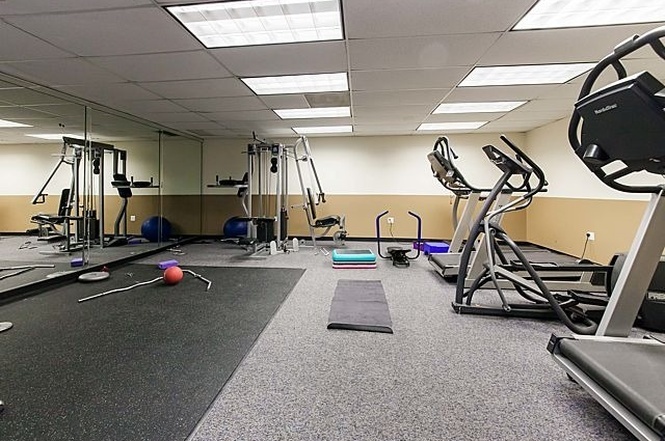 6030 North Sheridan Road, Unit 602 Chicago, IL 60660 - Photo 14 of 14 a view of a room with gym equipment