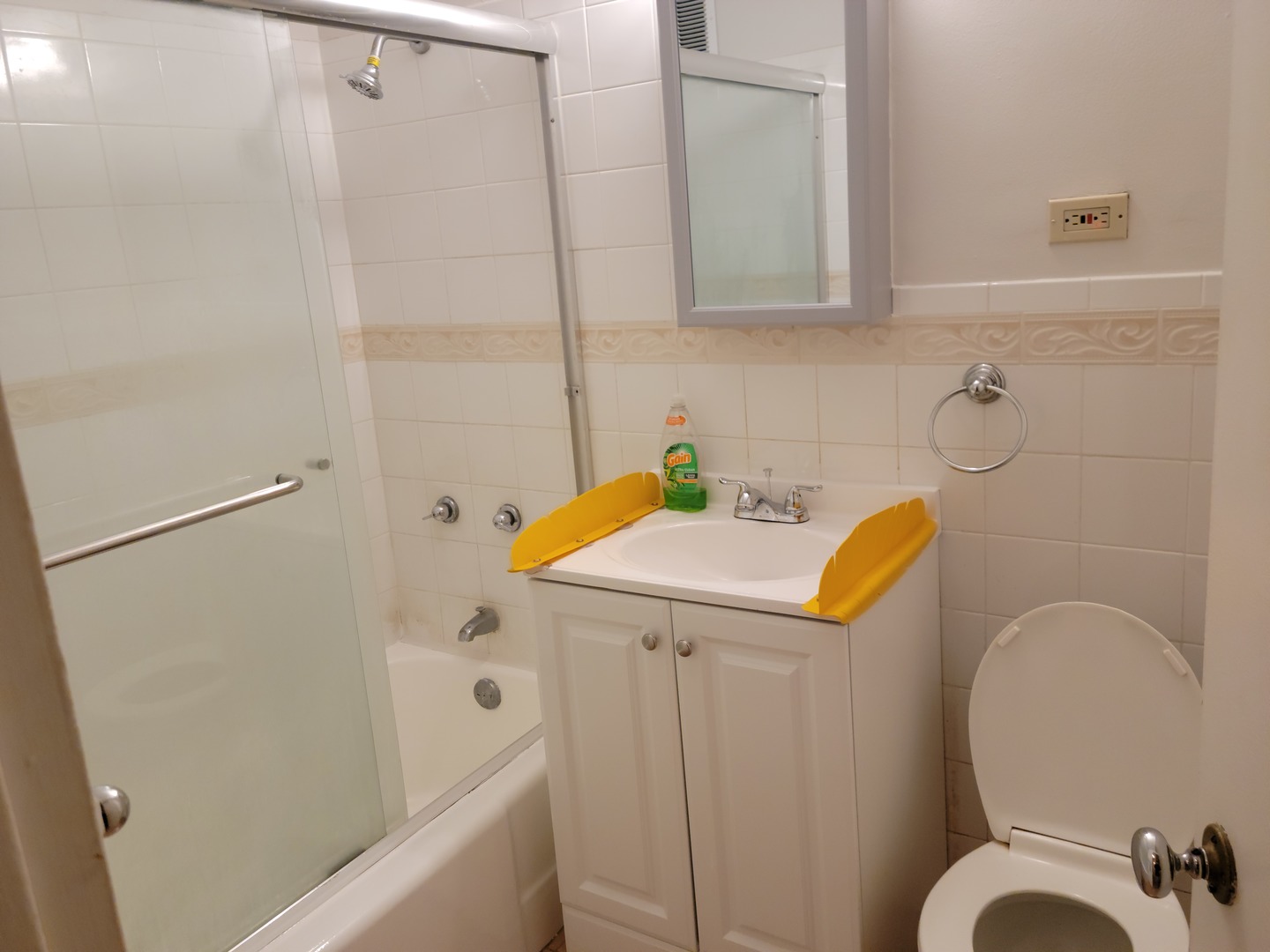 6030 North Sheridan Road, Unit 602 Chicago, IL 60660 - Photo 6 of 14 a bathroom with a sink a toilet and shower