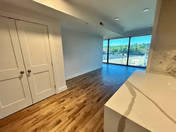 $2,500 | 50 Hichborn Street, Unit 405, Boston, MA 02135