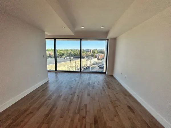$2,500 | 50 Hichborn Street, Unit 405, Boston, MA 02135