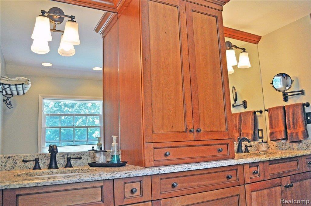 262 Lincoln Road Grosse Pointe, MI 48230 - Photo 17 of 37 262 Lincoln - Master Bath.jpg
