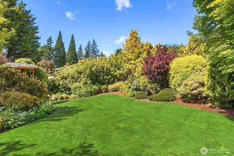 $4,435,000 | 9636 Northeast 30th Place, Clyde Hill, WA 98004