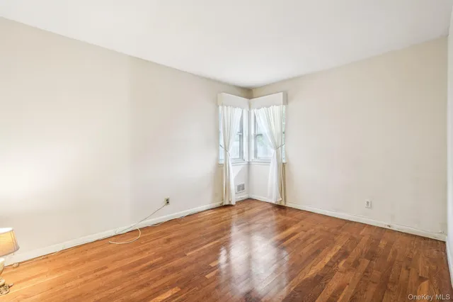 $799,900 | 71 Dora Lane, New Rochelle, NY 10804