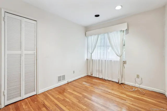 $799,900 | 71 Dora Lane, New Rochelle, NY 10804