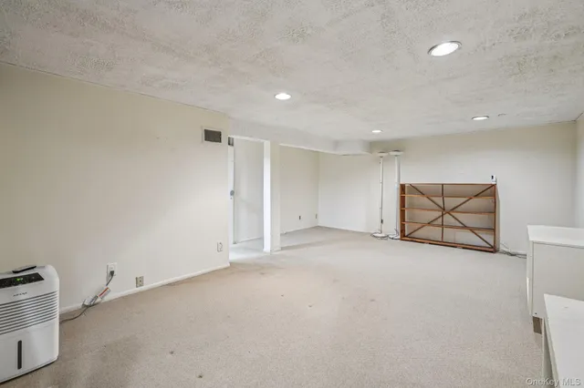 $799,900 | 71 Dora Lane, New Rochelle, NY 10804