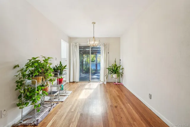 $799,900 | 71 Dora Lane, New Rochelle, NY 10804
