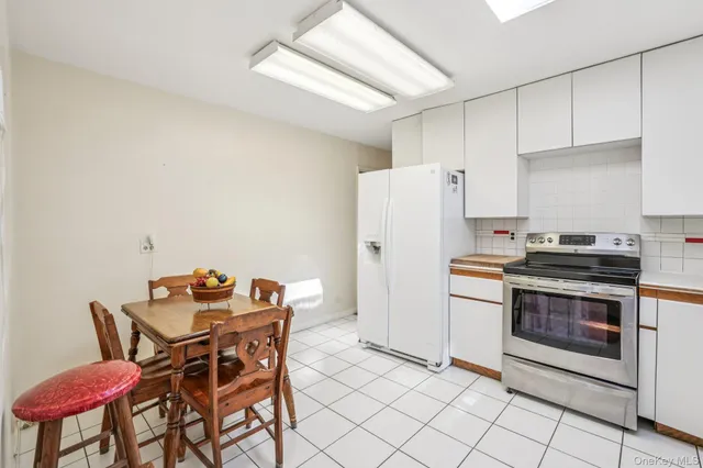 $799,900 | 71 Dora Lane, New Rochelle, NY 10804