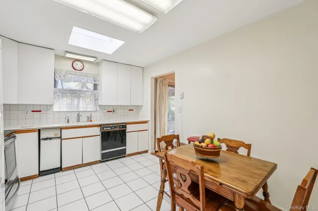 $799,900 | 71 Dora Lane, New Rochelle, NY 10804