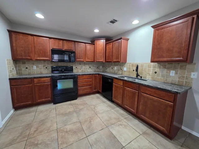 $2,200 | 8305 Alexandria Avenue, Amarillo, TX 79118