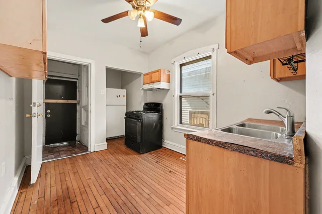 $129,900 | 1711 East 83rd Street, Chicago, IL 60617