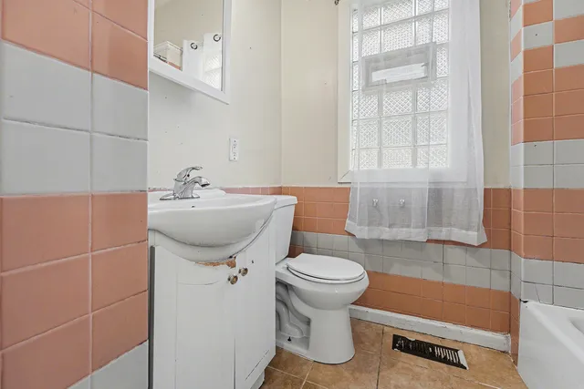 $129,900 | 1711 East 83rd Street, Chicago, IL 60617