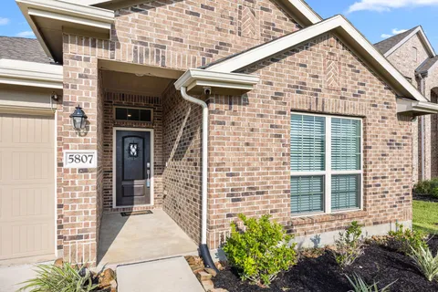 $300,000 | 5807 Savanna Pasture Road, Katy, TX 77493