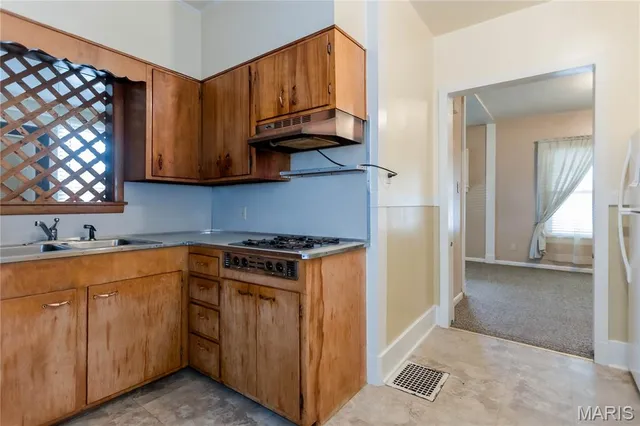 $74,900 | 469 North 1st Street, Wood River, IL 62095