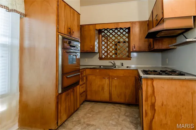 $74,900 | 469 North 1st Street, Wood River, IL 62095