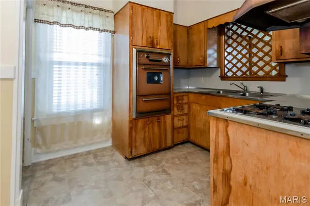 $74,900 | 469 North 1st Street, Wood River, IL 62095