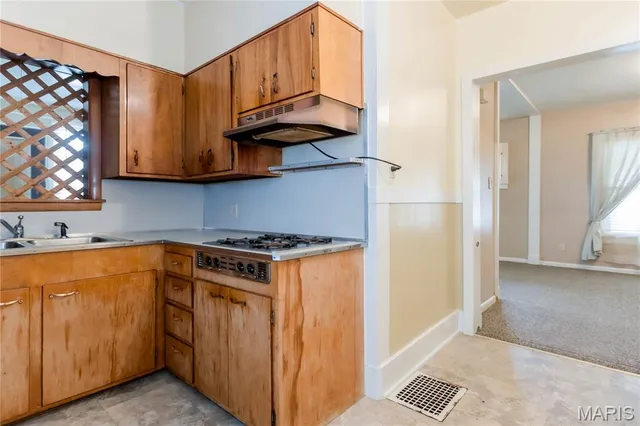 $74,900 | 469 North 1st Street, Wood River, IL 62095