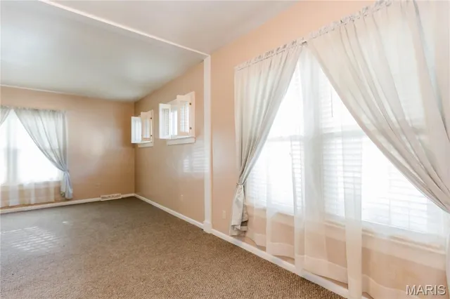 $74,900 | 469 North 1st Street, Wood River, IL 62095